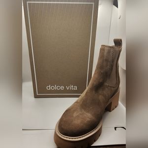 BRAND NEW WOMENS DOLCE VITA WOMENS CHELSEA STYLE BOOTS SIZE 8